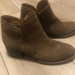 Born brown Suede Ankle Booties size 
10M/W great shape see pictures